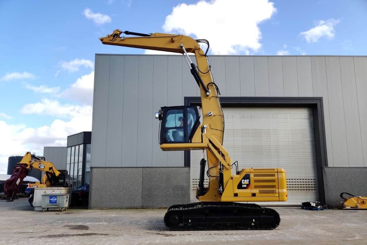 CAT 330 MH met cabine lift